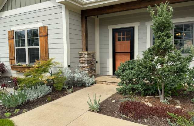 Black Mountain - Gardeners Delight!! - 121 Chepstow Place, Black Mountain, NC 28711