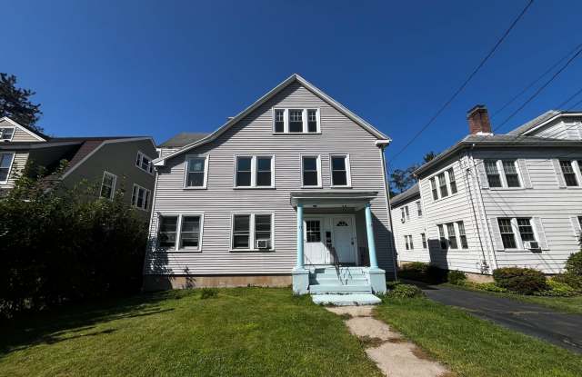 1st Floor Apartment in Ideal West Hartford Location - 35 Outlook Avenue, West Hartford, CT 06119