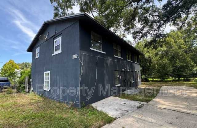 2821 Moncrief Rd photos photos