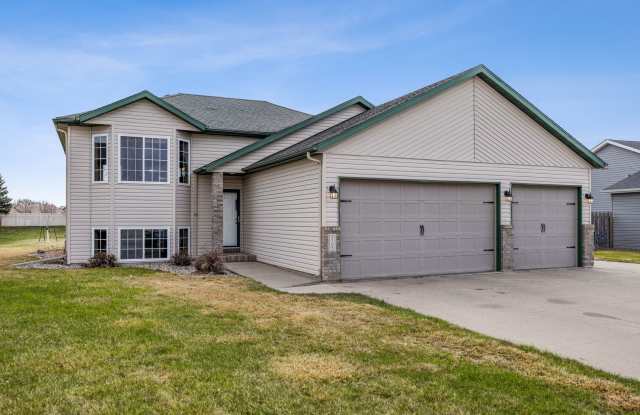 Spacious  Stylish 4-Bedroom Home in West Fargo – Ready for You! photos photos