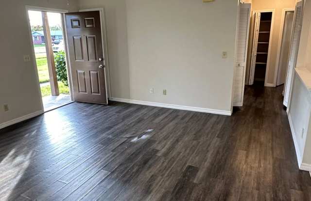 MOVE IN SPECIAL- Lovely 2/2 Duplex Home for Rent in St. Cloud Gallery 3