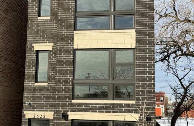 2622 W Adams Street unit: 3 photos photos