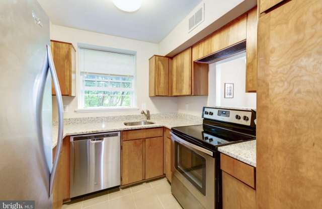 3951 LANGLEY Court NW Gallery 2