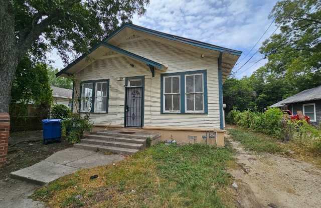 213 LAVONIA PL Gallery 1