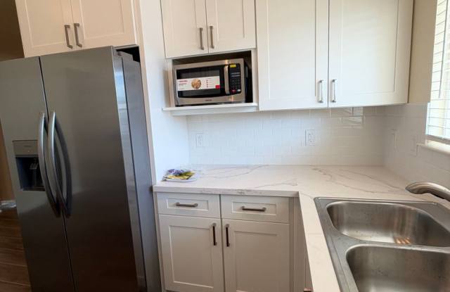 Updated 3 bedroom home Gallery 3