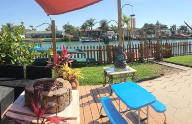 7860 Causeway Blvd S - 7860 Causeway Boulevard South, St. Petersburg, FL 33707