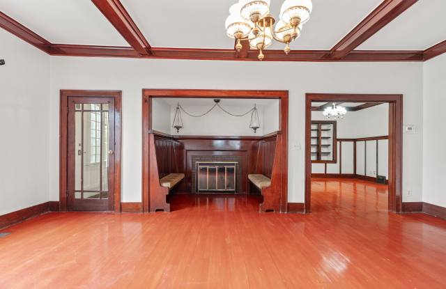 107 West 4th Street - A Gallery 4