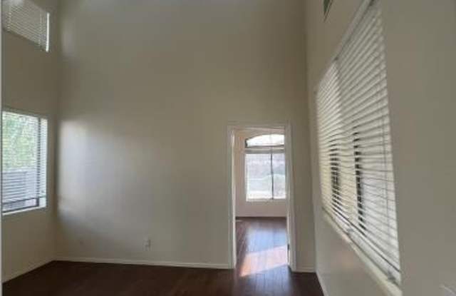 576 E JULIAN Drive Gallery 3