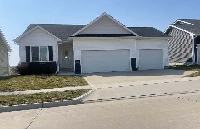 4 bedroom / 3 bath home in Waukee- Contact us to schedule a tour!! - 1820 Southeast Waddell Way, Waukee, IA 50263