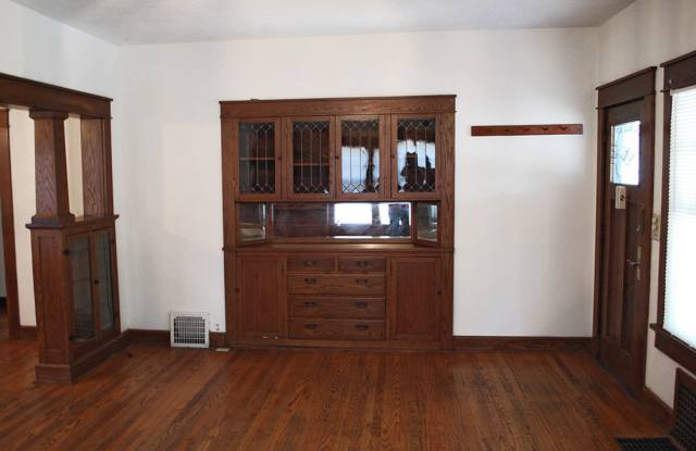 3 Bed, 1 Bath House - "Stone's Throw" Gallery 4