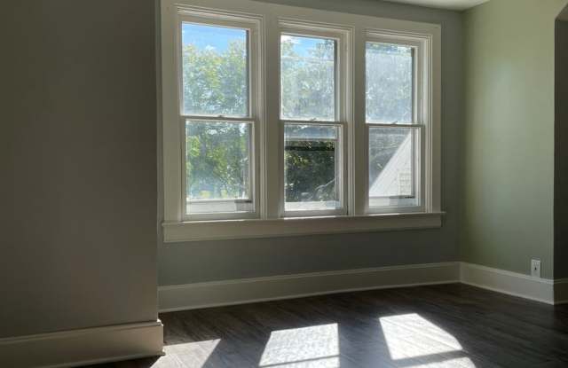 5 Bedroom, 1.5 Bathroom Home Next to Weigent-Hogan Park photos photos