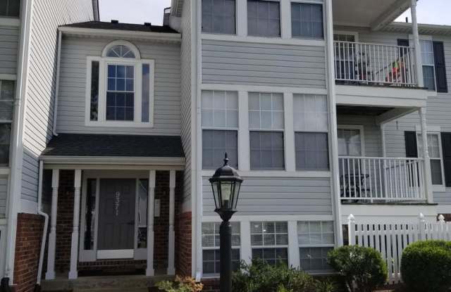 Fabulous condo with vaulted ceilings! - 9371 Man-O-War Court, Glen Allen, VA 23060