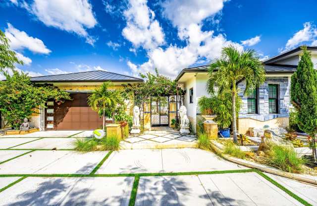 1325 N Mangonia Drive photos photos