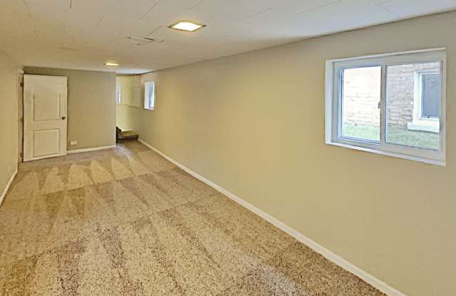 7811 S 63rd Dr Gallery 2