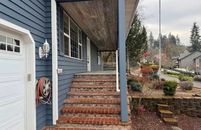 Beautiful large house in the South Hills of Eugene! Gallery 4