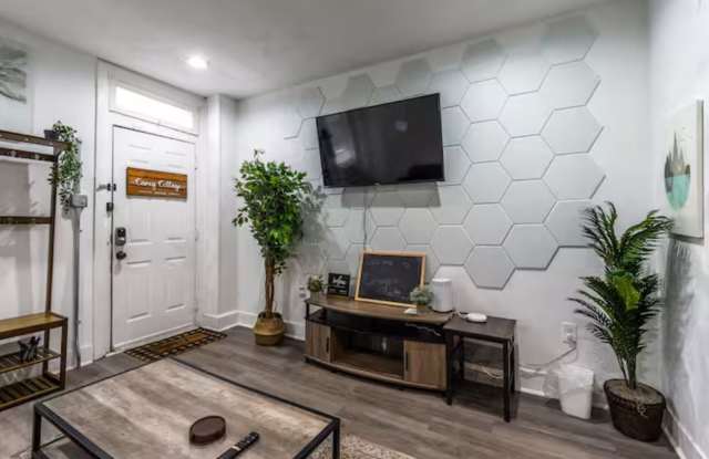 Renovated 3BR in South Side Flats | 100 Walk Score | In-Unit Laundry photos photos