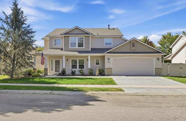 Newly Renovated 4 Bed 2.5 Bath Home in the Heart of Meridian Gallery 3
