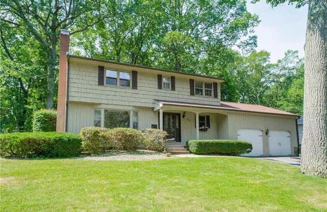 98 Palmer Dr - 98 Palmer Drive, South Windsor, CT 06074