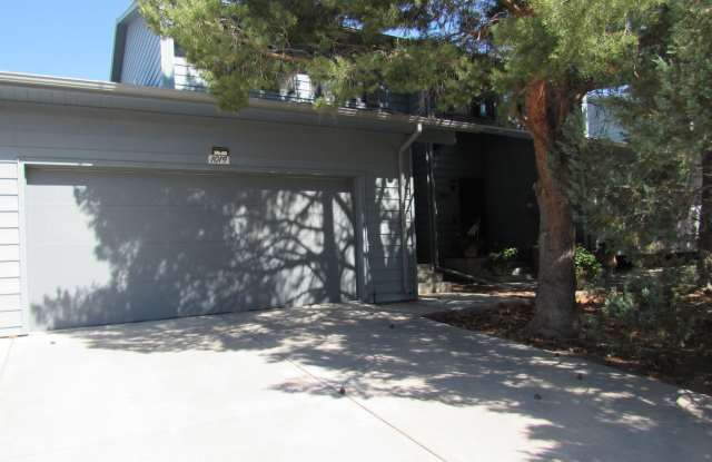 Secluded Eastside Townhome W/Double Garage photos photos