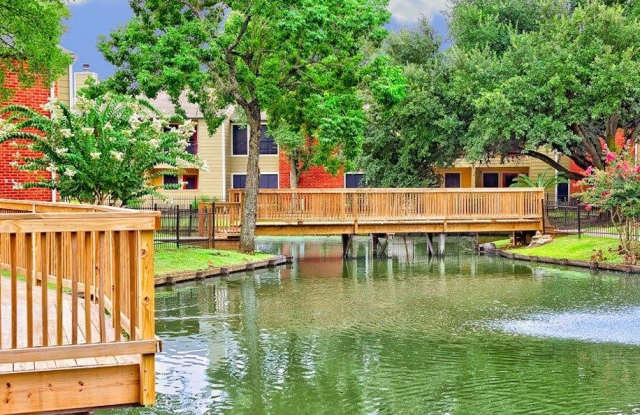 Del Lago Apartments Gallery 3