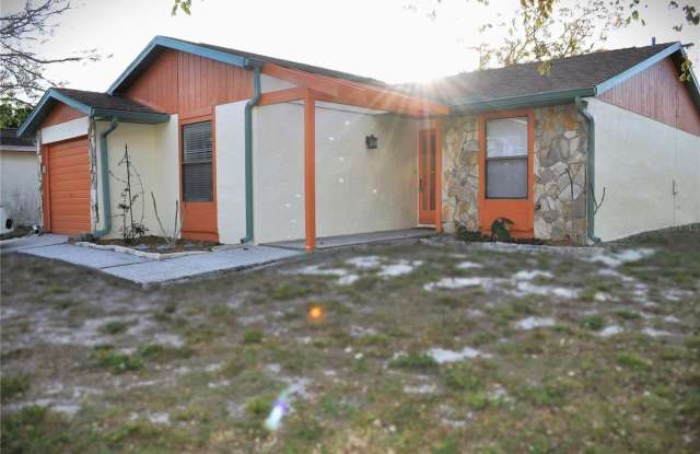 718 MERLINS COURT - 718 Merlins Court, Tarpon Springs, FL 34689