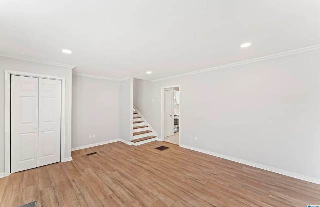 1000 Jacque Circle Gallery 4