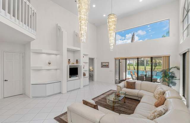 17099 Ryton Lane Gallery 3