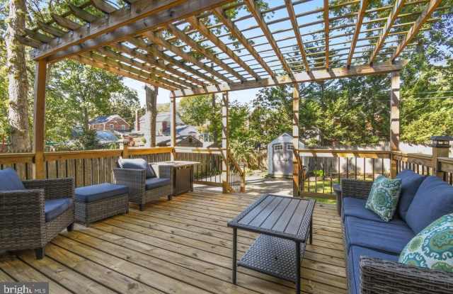 4727 ARLINGTON Boulevard Gallery 3