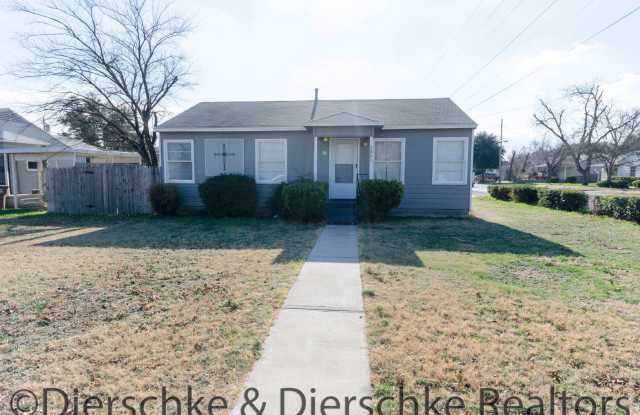 Cute, affordable 2 bedroom 1 bath house COMING SOON! photos photos