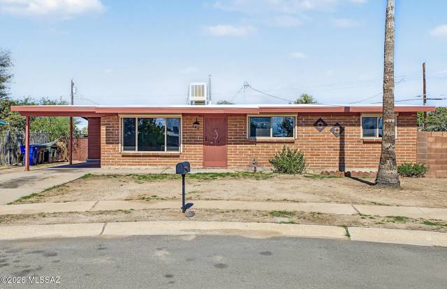 140 W Knox Drive Gallery 2
