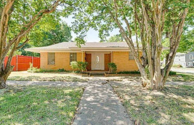 409 West Crockett Street - 409 West Crockett Street, Ennis, TX 75119