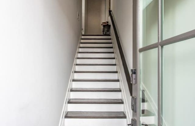 215 Arizona Avenue NE Gallery 3