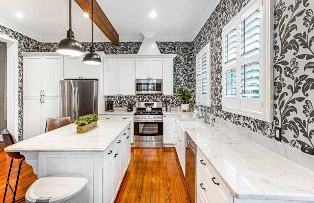 305 E Park Ave - 305 East Park Avenue, Savannah, GA 31401