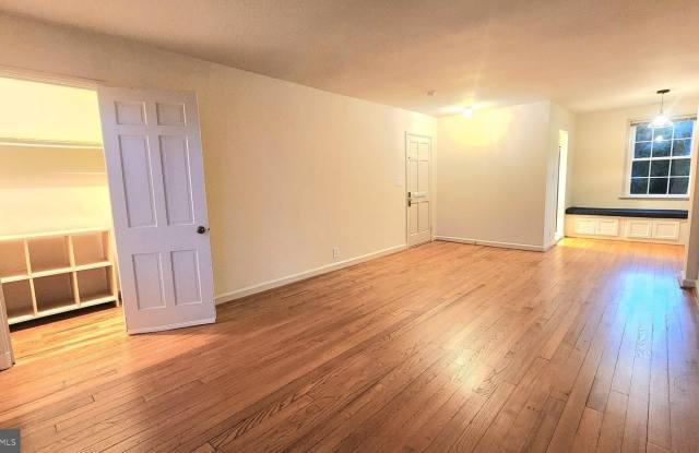 3347 S WAKEFIELD Gallery 2