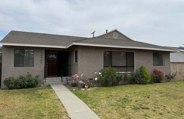 Beautiful 3 Bedroom, 2 Bathroom Granada Hills Home with Detached Garage! photos photos Beautiful 3 Bedroom, 2 Bathroom Granada Hills Home with Detached Garage! photos photos