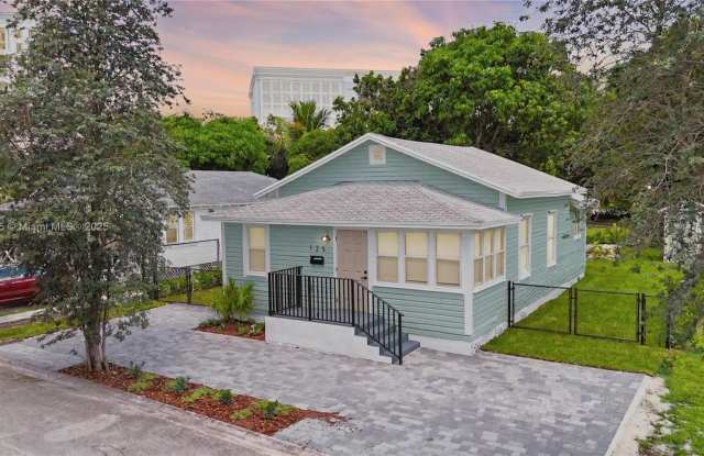 125 Frow Ave photos photos