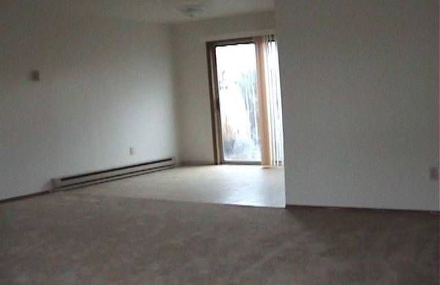 Spacious Three Bedroom Townhome with Attached Garage!! Gallery 4