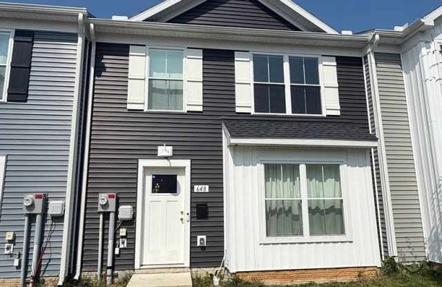 Beautiful 3 bedroom, 2.5 bath townhouse available! photos photos