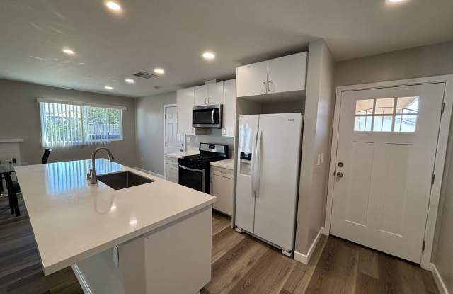 Spacious 4 Bedroom Home in Clairemont Mesa! Gallery 3