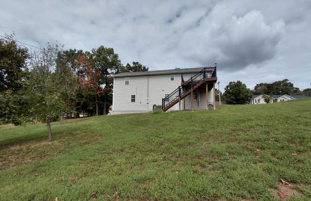 Large home close to post! Gallery 4