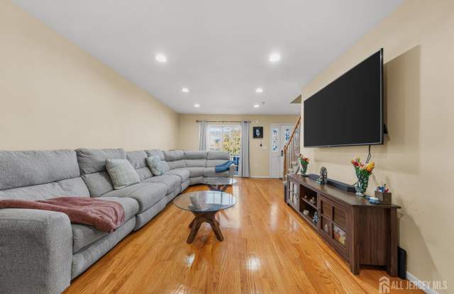 197 Barclay Court Gallery 4