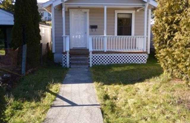 1750 Maple - 1750 Maple St, North Bend, OR 97459