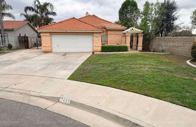 3 bedroom 2 bathroom home located near Wilderness Park and many shopping centers. - 7621 Carson Hill Court, Bakersfield, CA 93313