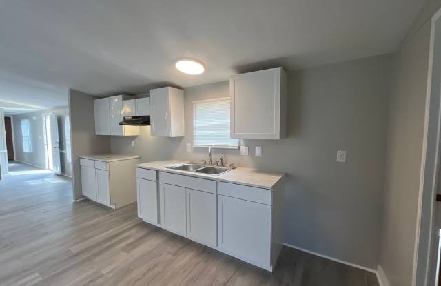 3 Bed/2 Bath Mobile Home-Under Renovations photos photos