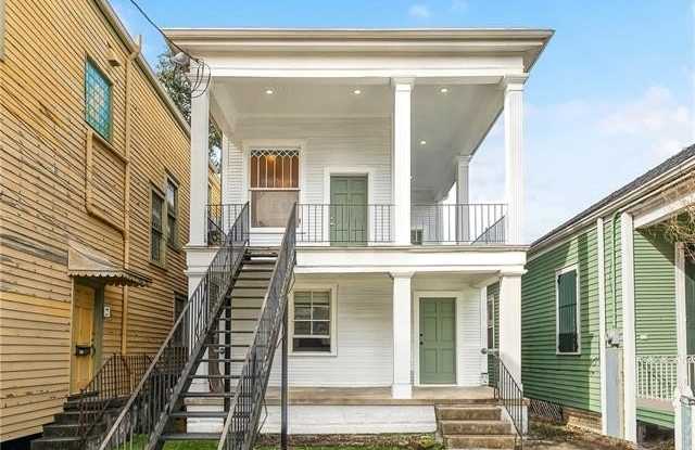 323 S SCOTT Street photos photos