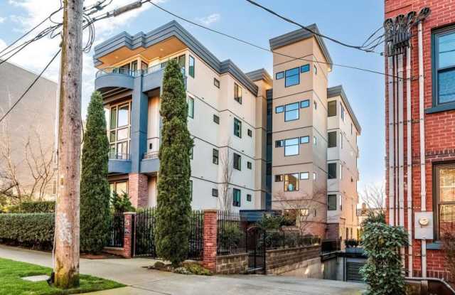 21 W Comstock St photos photos