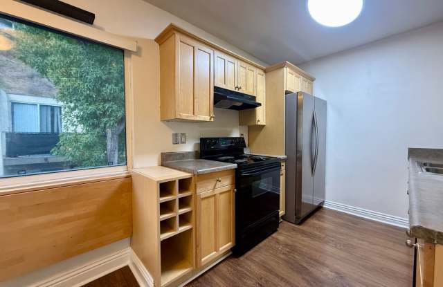 Location! Location! 1 Bedroom Condo in Mission Hills! Upgraded Kitchen, Assigned Parking, Plenty of Storage Options! Walking Distance to Little Italy and Downtown! photos photos
