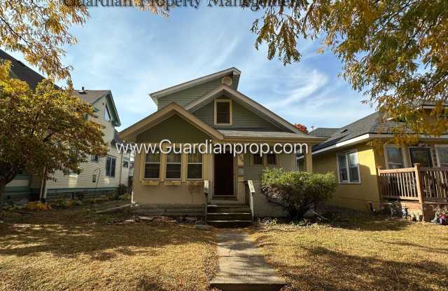 South Minneapolis SFH, Fenced Yard, 1 Car Garage, Dishwasher, Laundry, October Availability photos photos