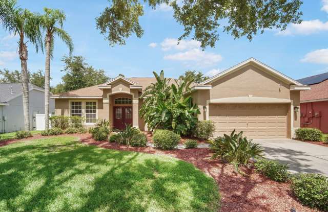 Move in Ready! Welcome to this beautiful paradise 3 bed 2 bath House with Pool! High Ceilings  Prime Location! photos photos