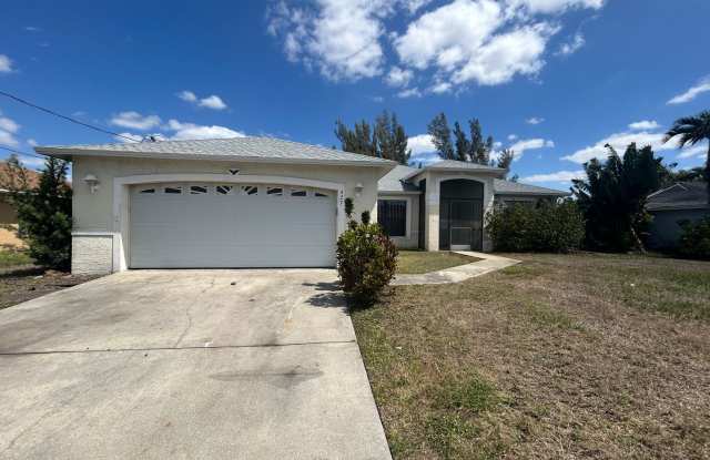 Freshly painted interior 2/2  spacious home on fresh water canal photos photos